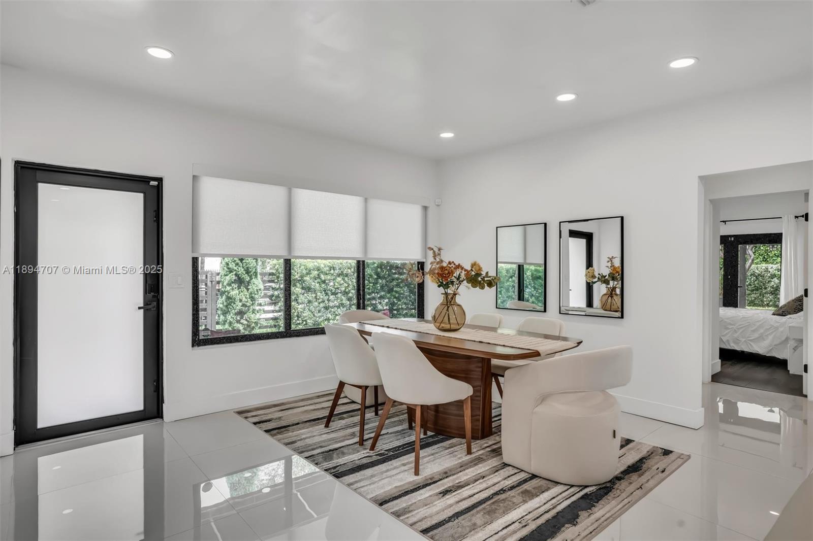 See details / 1700 sq. ft. $ 2025-10-12 0 Photo