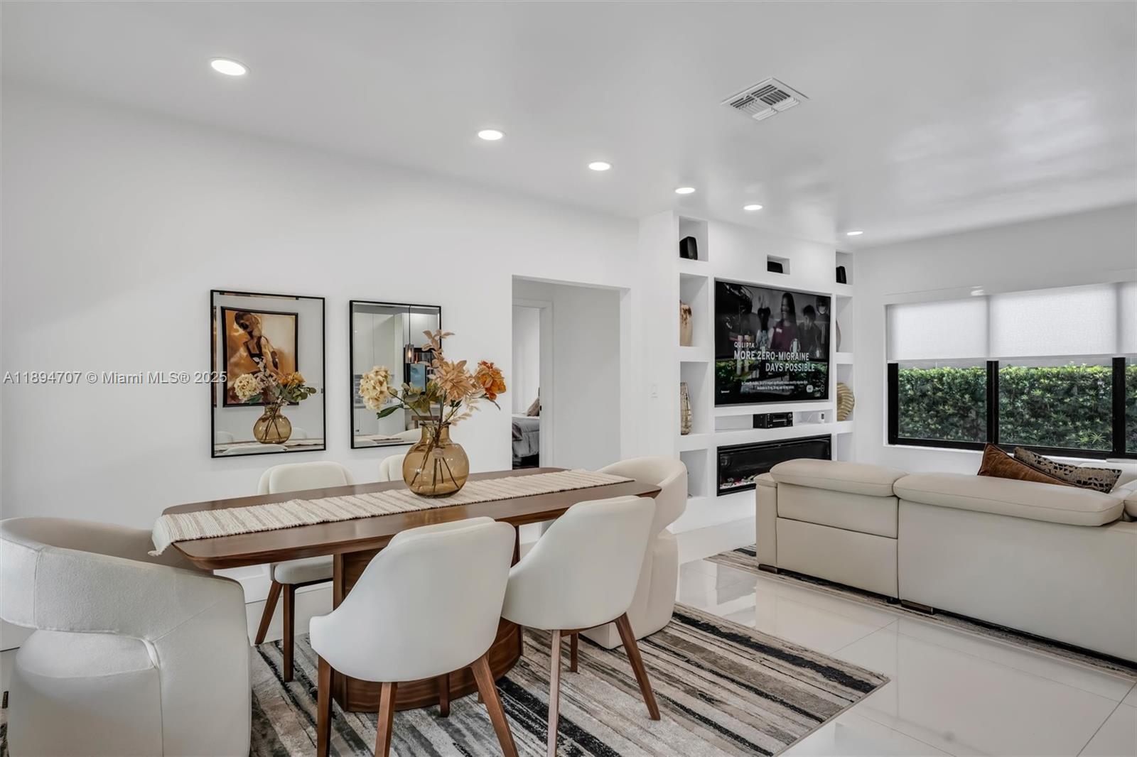 See details / 1700 sq. ft. $ 2025-10-12 0 Photo