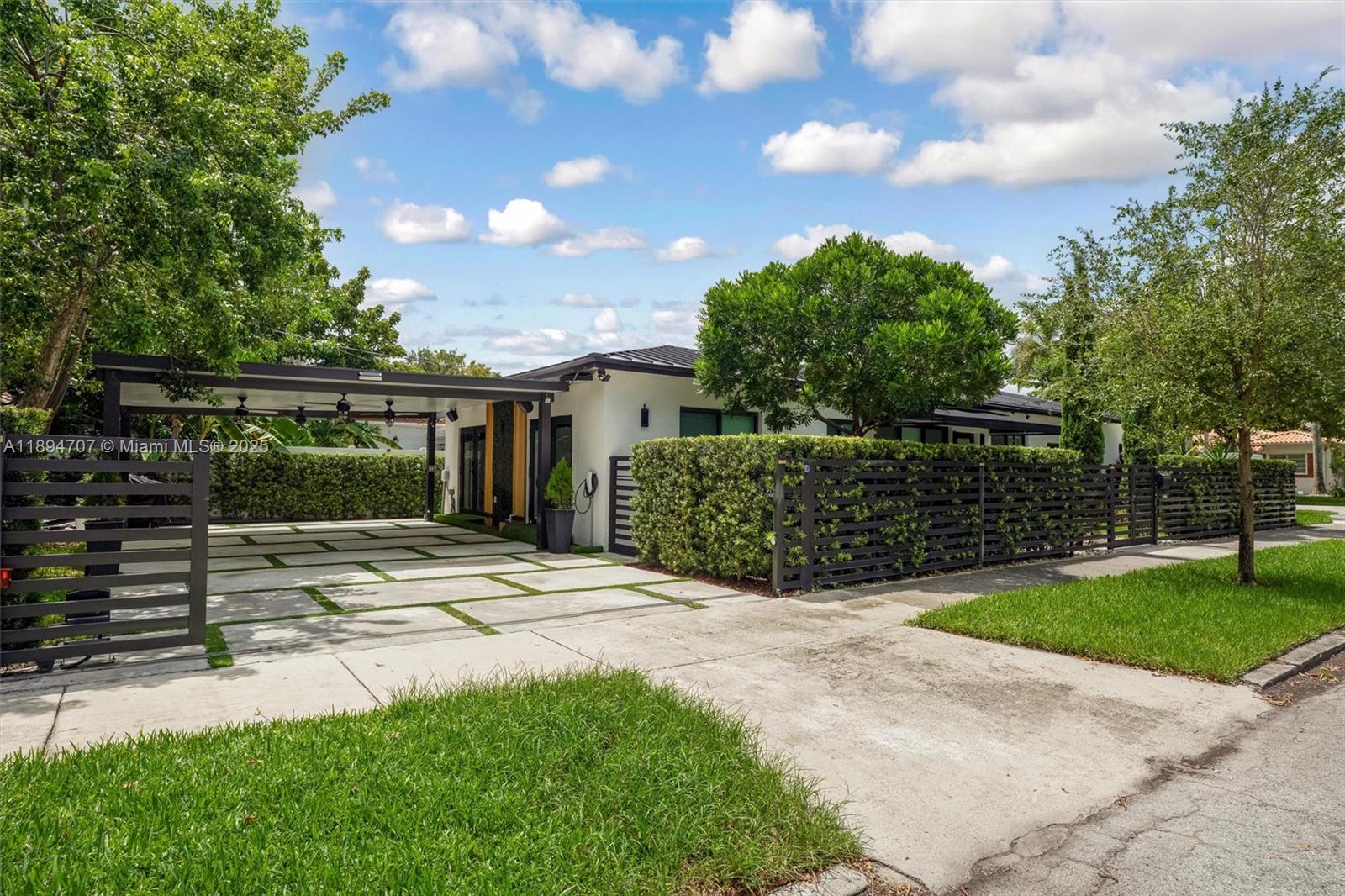 See details / 1700 sq. ft. $ 2025-10-12 0 Photo