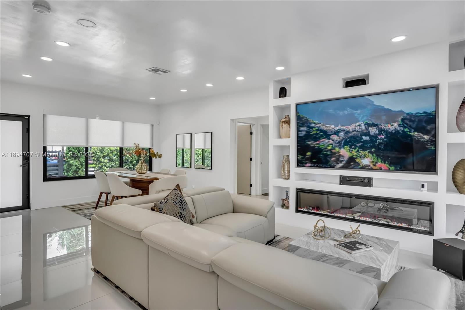 See details / 1700 sq. ft. $ 2025-10-12 0 Photo