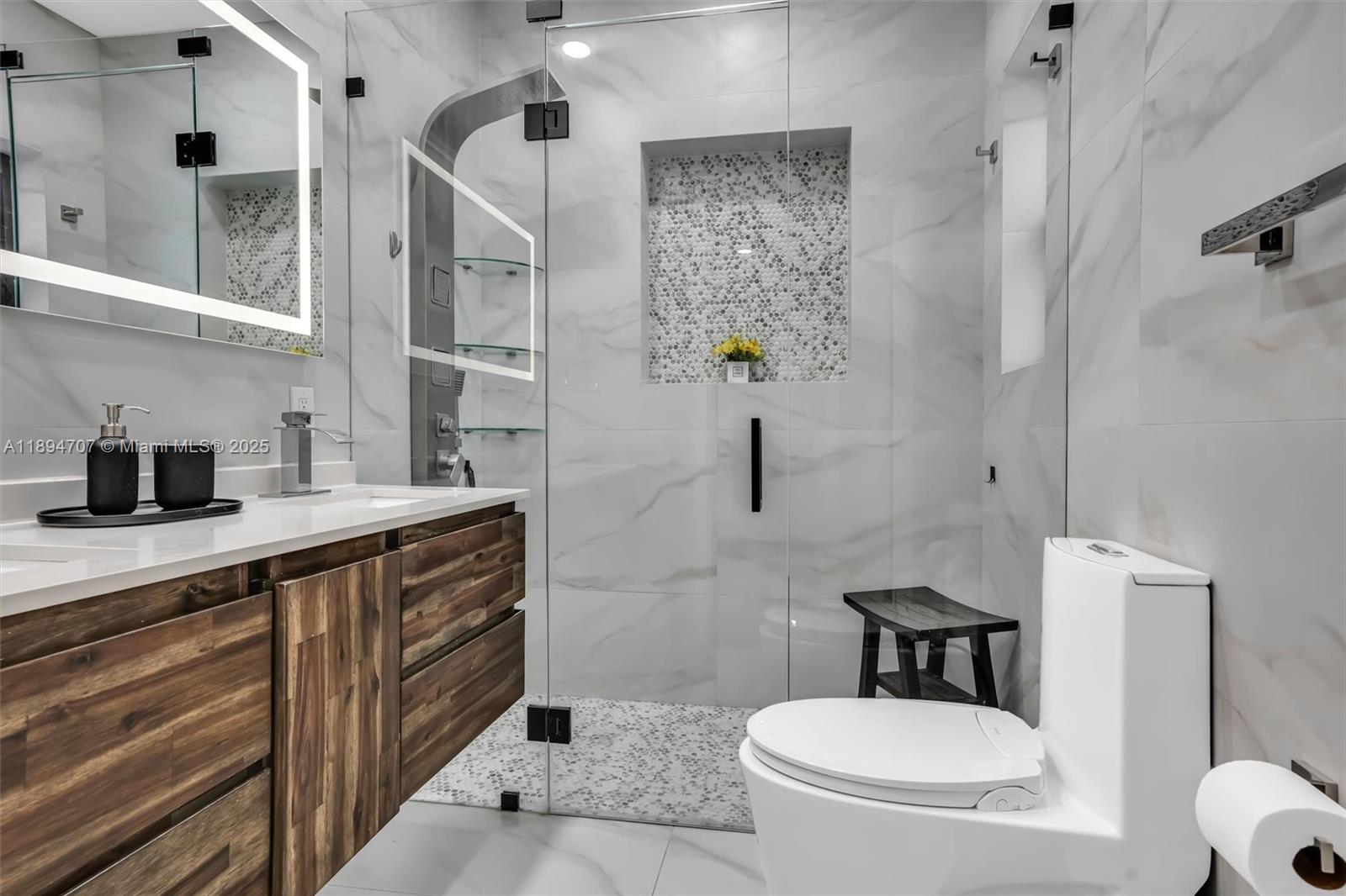 See details / 1700 sq. ft. $ 2025-10-12 0 Photo
