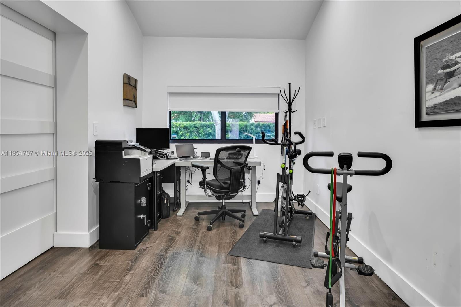 See details / 1700 sq. ft. $ 2025-10-12 0 Photo