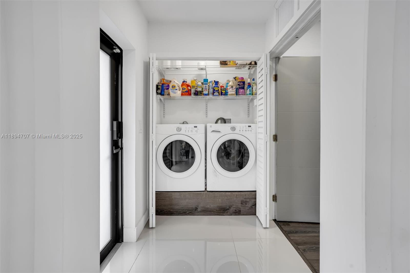 See details / 1700 sq. ft. $ 2025-10-12 0 Photo