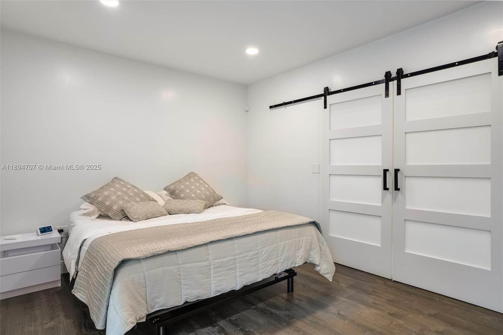 See details / 1700 sq. ft. $ 2025-10-12 0 Photo