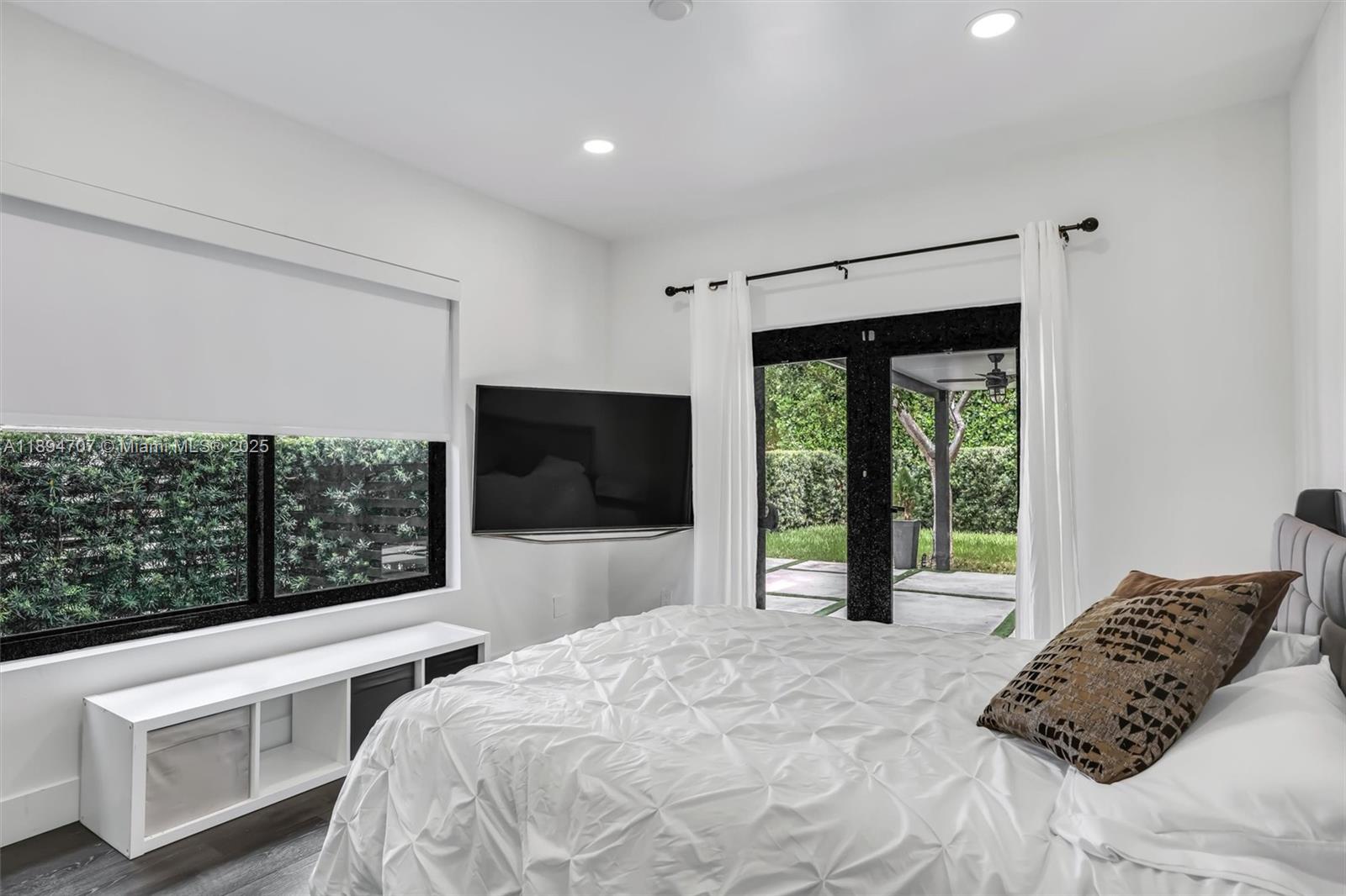See details / 1700 sq. ft. $ 2025-10-12 0 Photo