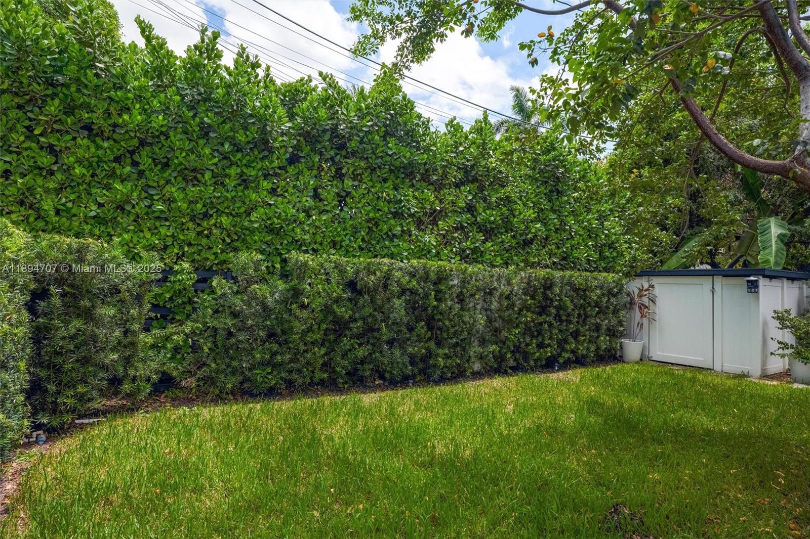 See details / 1700 sq. ft. $ 2025-10-12 0 Photo
