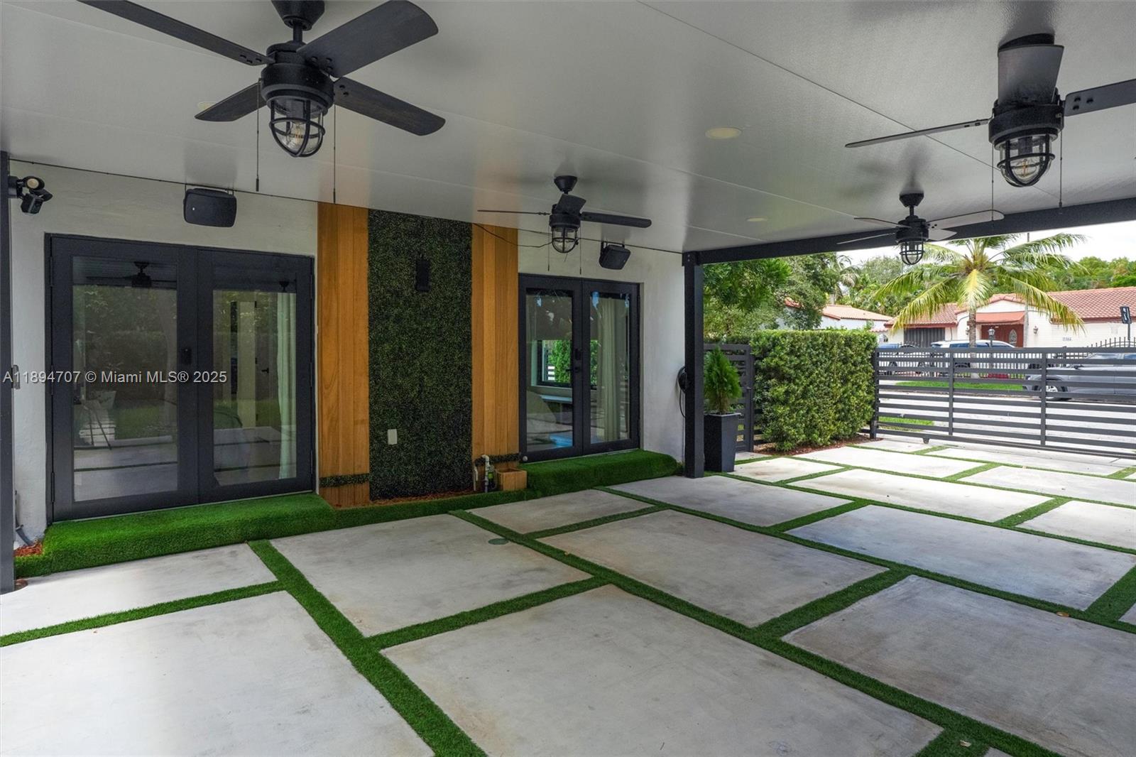 See details / 1700 sq. ft. $ 2025-10-12 0 Photo
