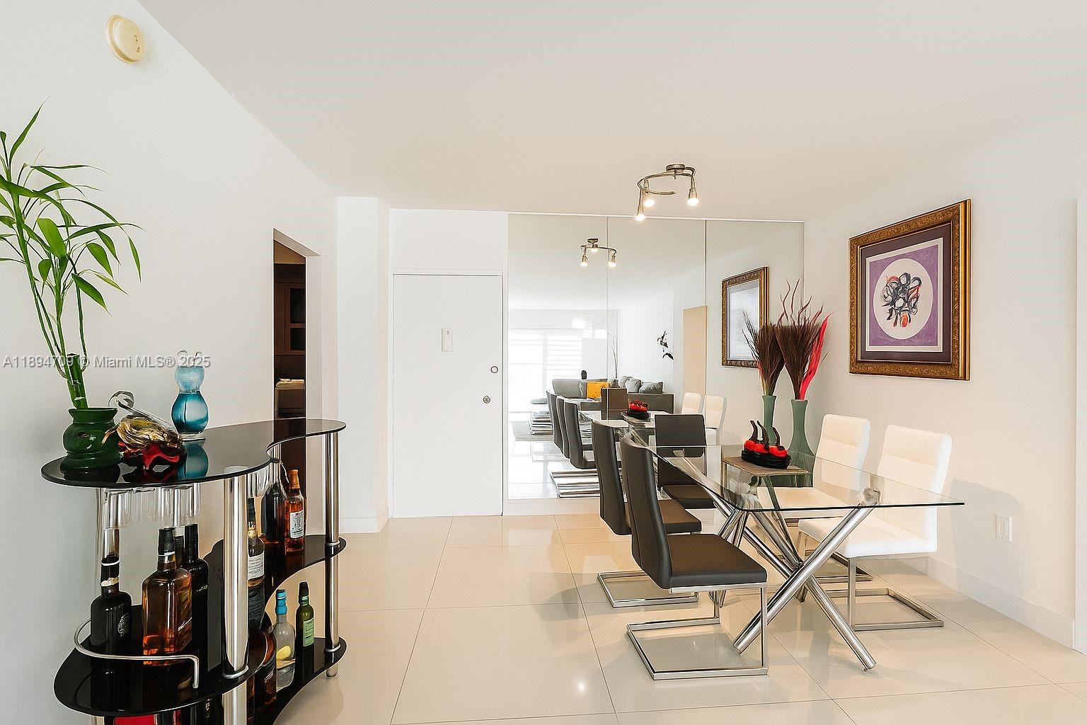 Ver detalles 630 2 / 2 1120 sq. ft. $ 2025-10-12 0 foto
