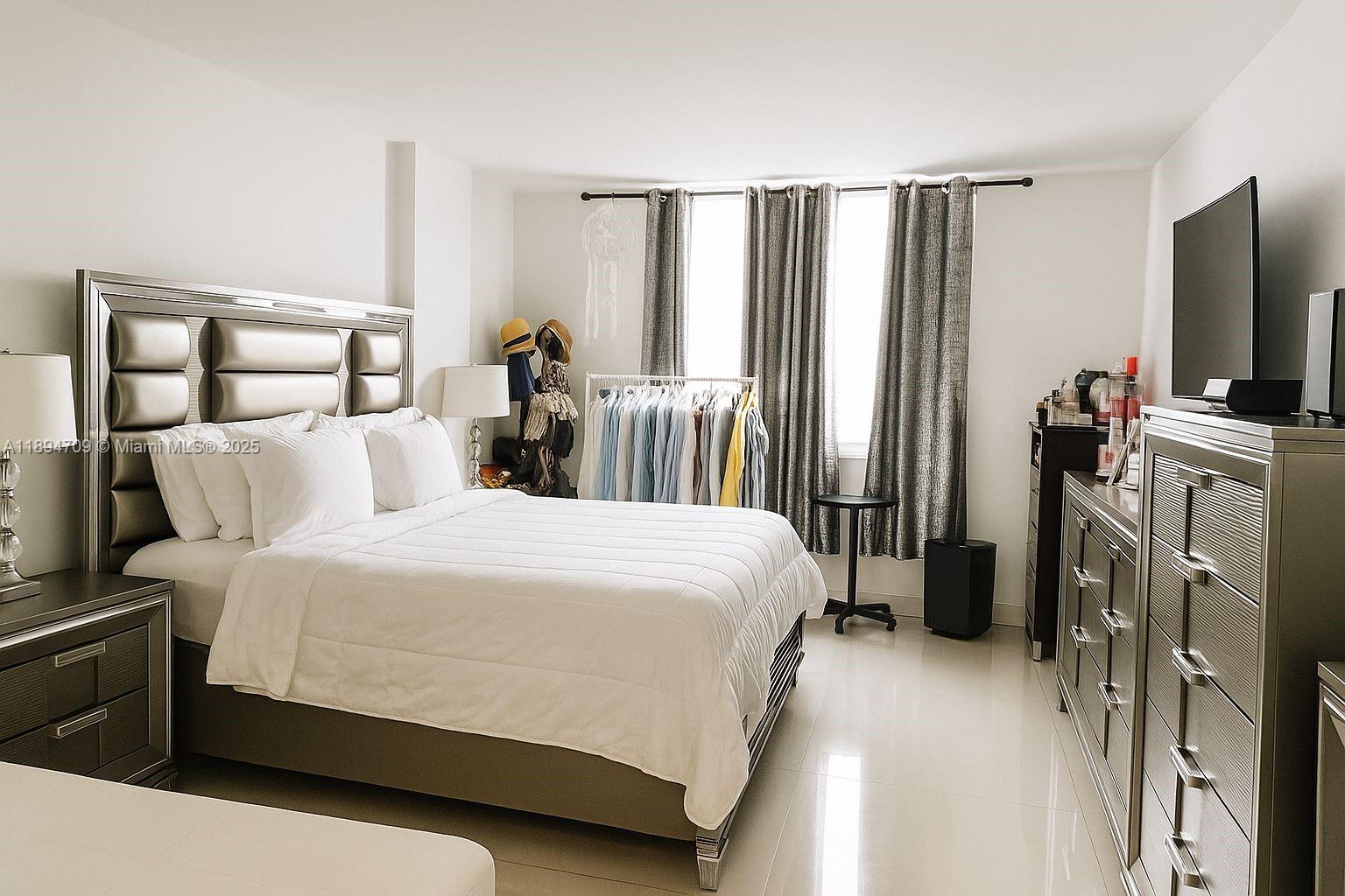 Ver detalles 630 2 / 2 1120 sq. ft. $ 2025-10-12 0 foto