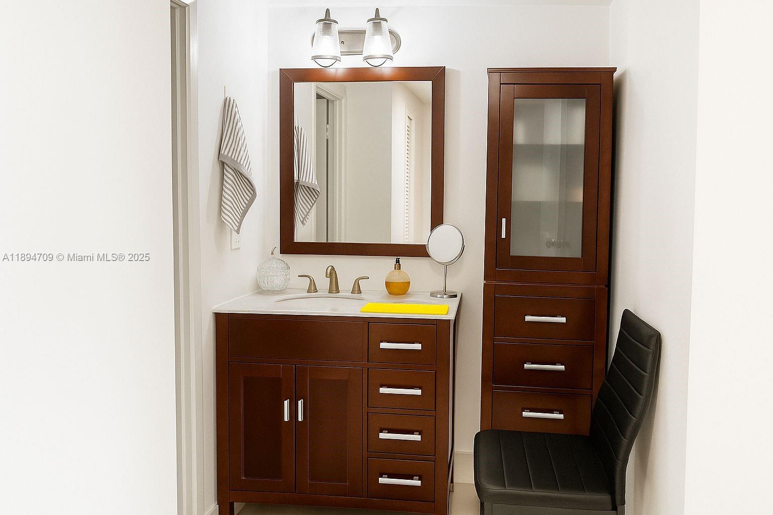 Ver detalles 630 2 / 2 1120 sq. ft. $ 2025-10-12 0 foto