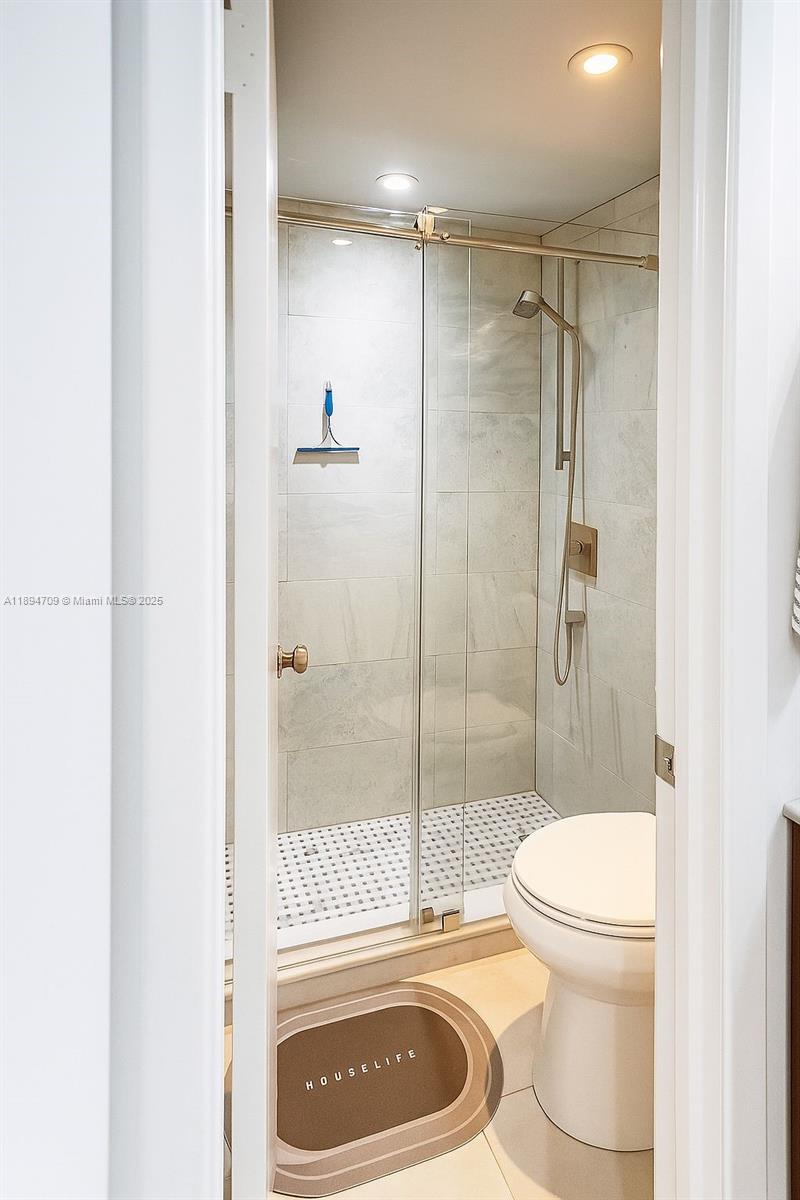 Ver detalles 630 2 / 2 1120 sq. ft. $ 2025-10-12 0 foto