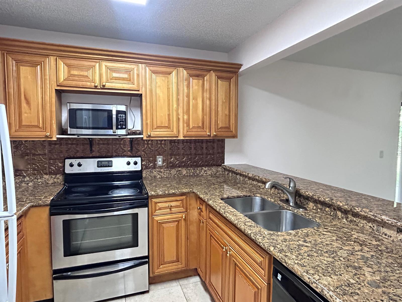 Ver detalles D 1 / 1 700 sq. ft. $ 2026-01-29 0 foto