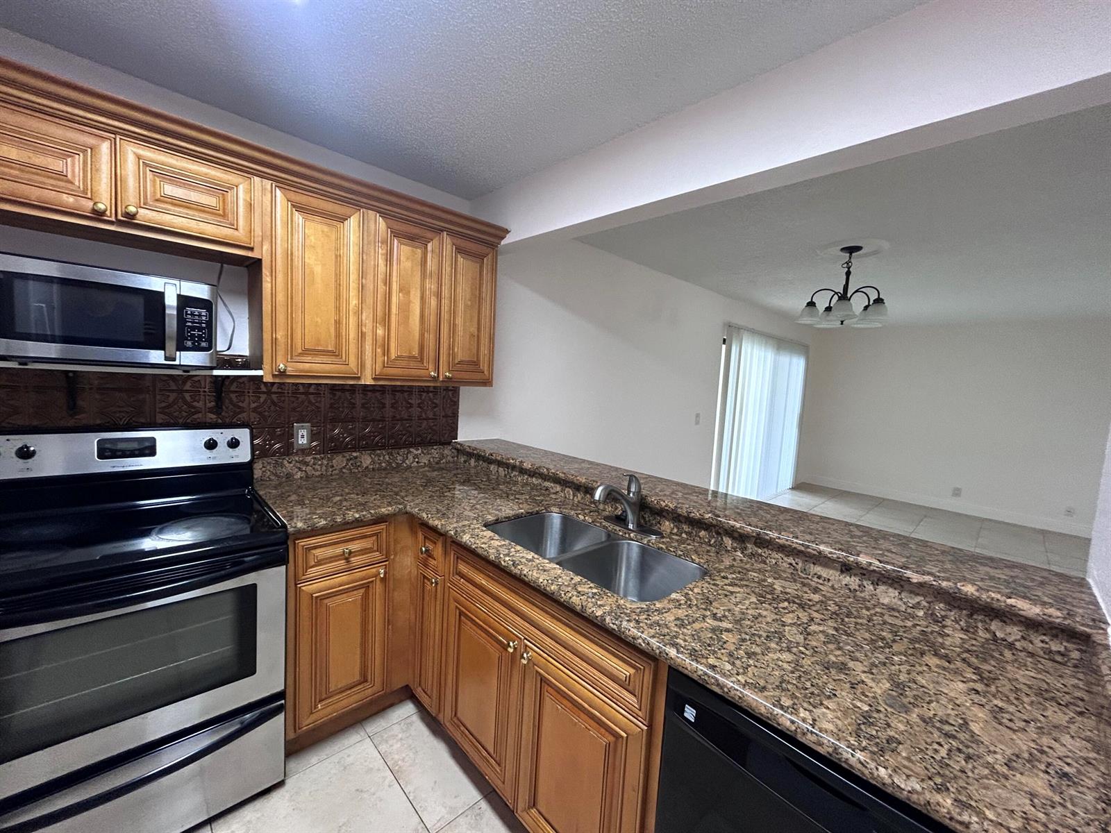 Ver detalles D 1 / 1 700 sq. ft. $ 2026-01-29 0 foto
