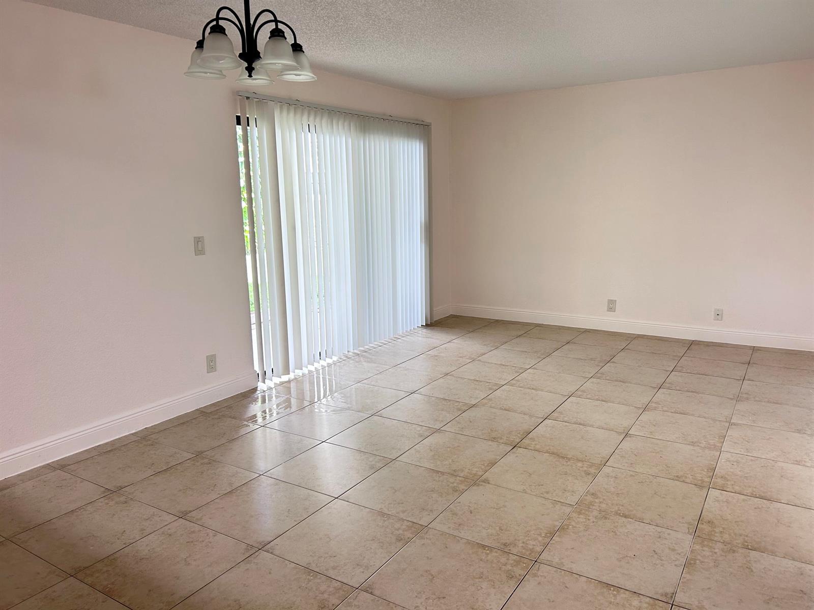 Ver detalles D 1 / 1 700 sq. ft. $ 2026-01-29 0 foto