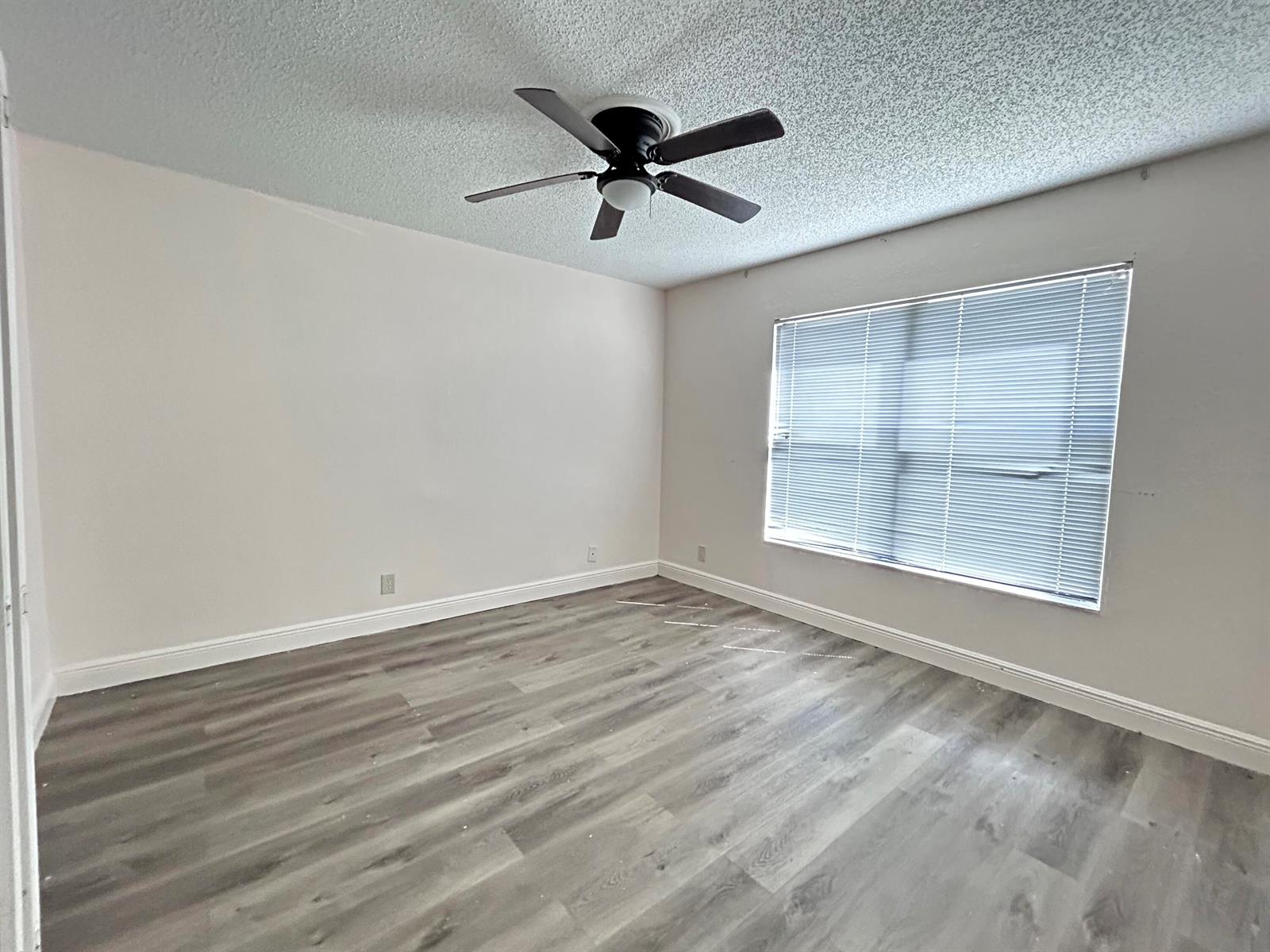 Ver detalles D 1 / 1 700 sq. ft. $ 2026-01-29 0 foto