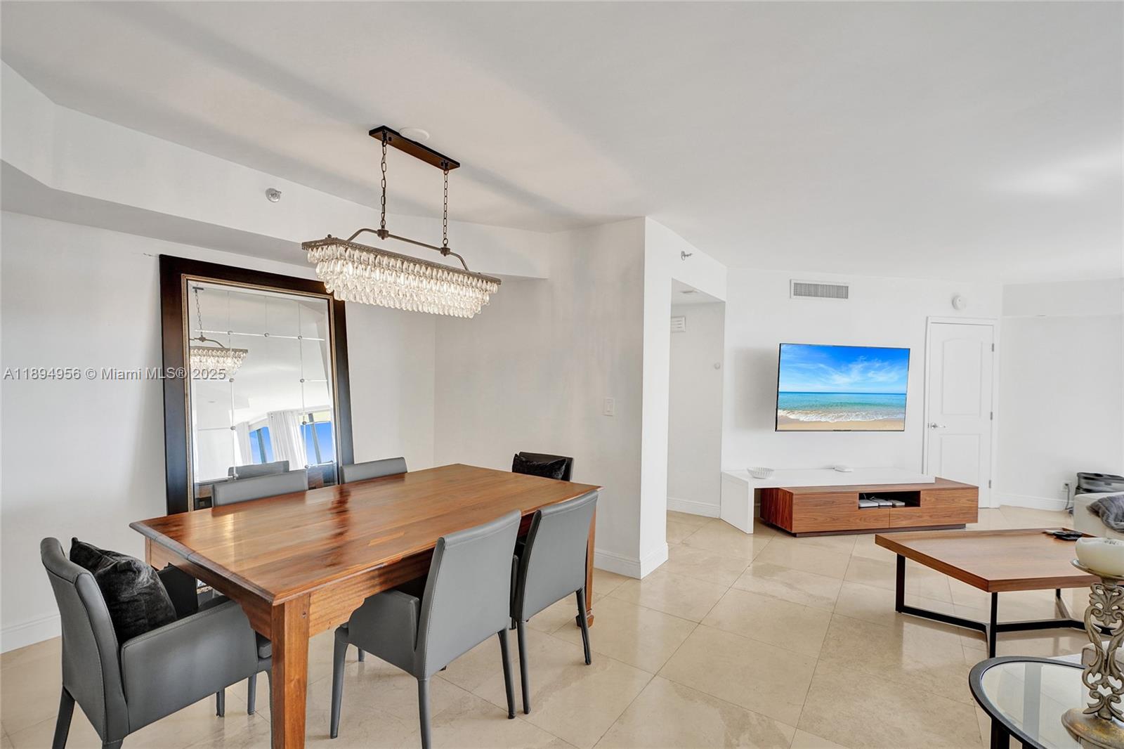 See details 1403 3 / 3 1840 sq. ft. $ 2025-10-13 0 Photo