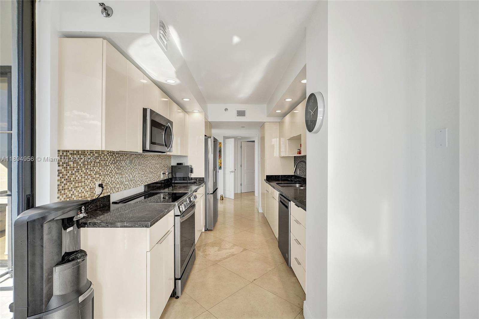 See details 1403 3 / 3 1840 sq. ft. $ 2025-10-13 0 Photo