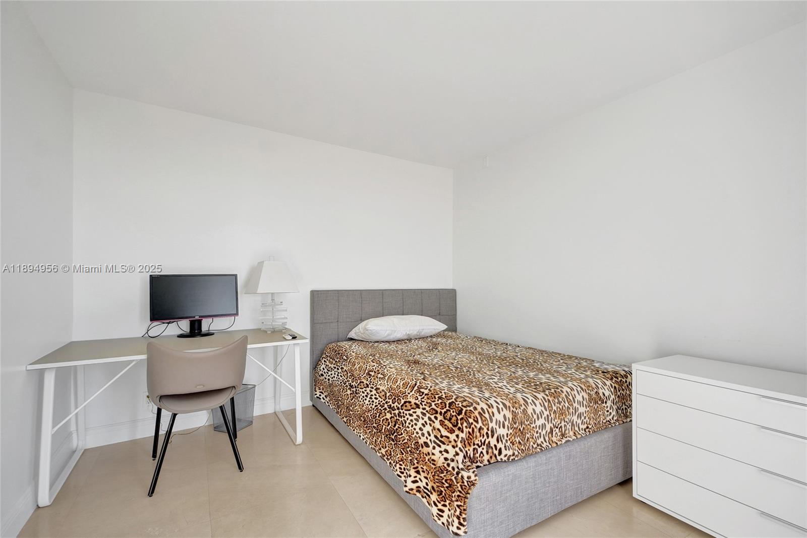 See details 1403 3 / 3 1840 sq. ft. $ 2025-10-13 0 Photo