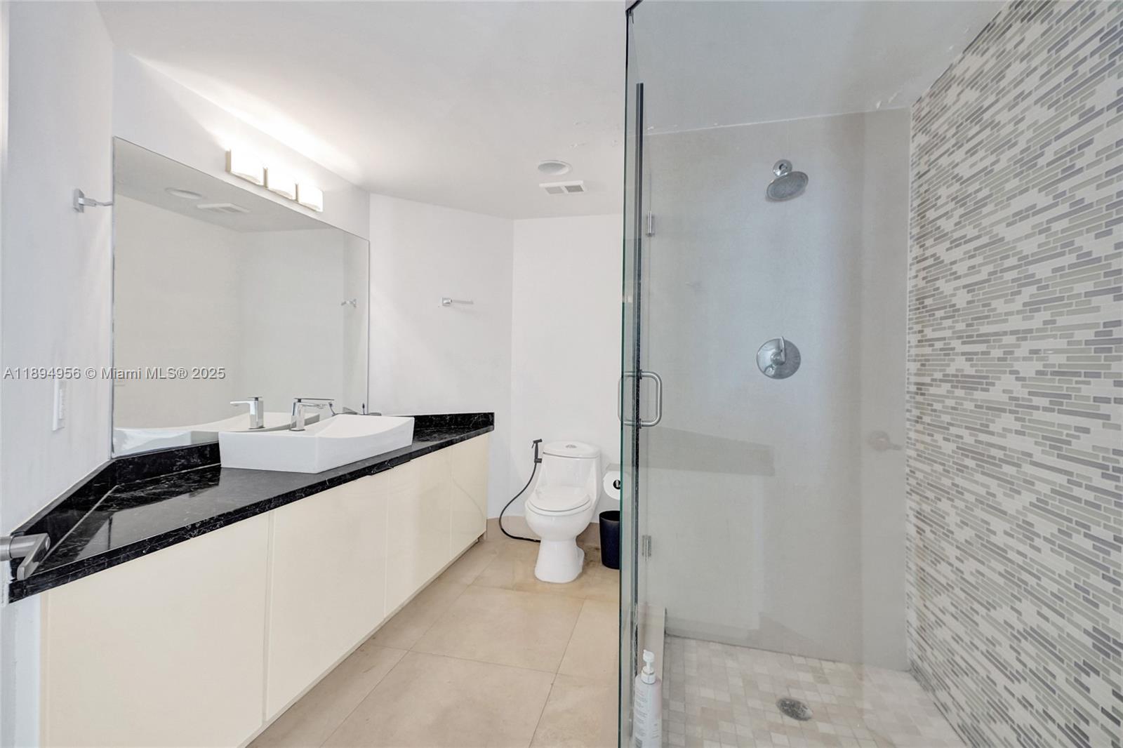 See details 1403 3 / 3 1840 sq. ft. $ 2025-10-13 0 Photo