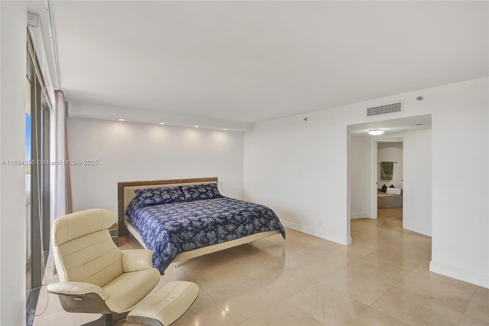 See details 1403 3 / 3 1840 sq. ft. $ 2025-10-13 0 Photo