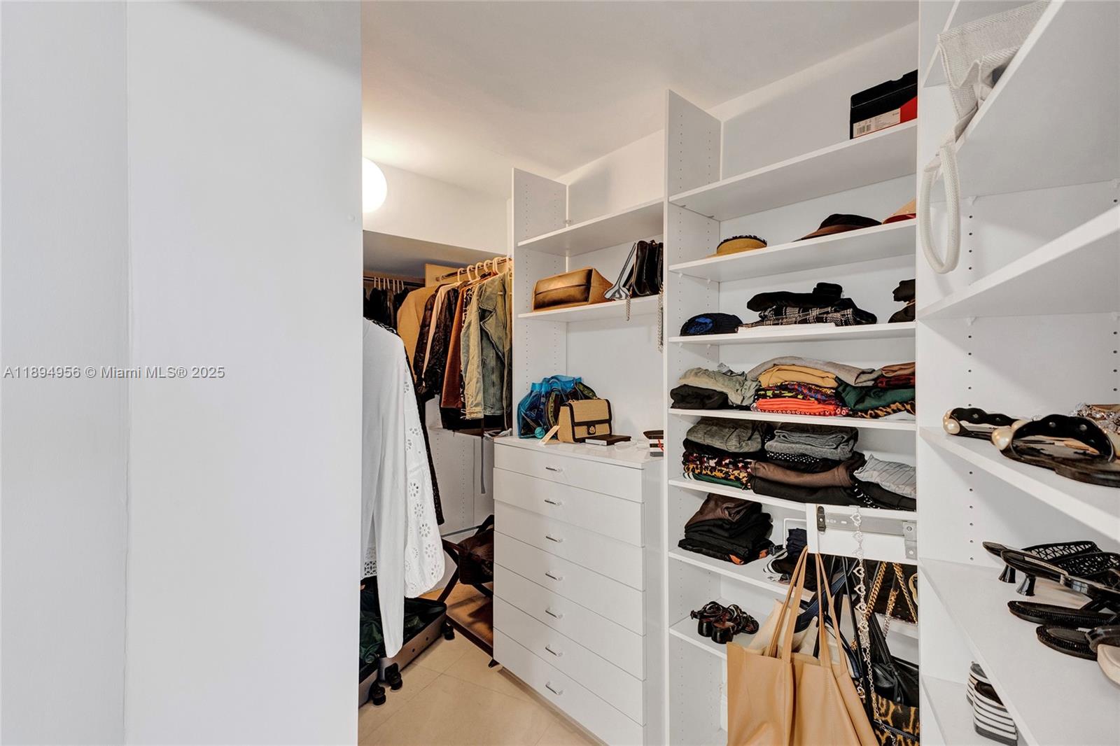 See details 1403 3 / 3 1840 sq. ft. $ 2025-10-13 0 Photo