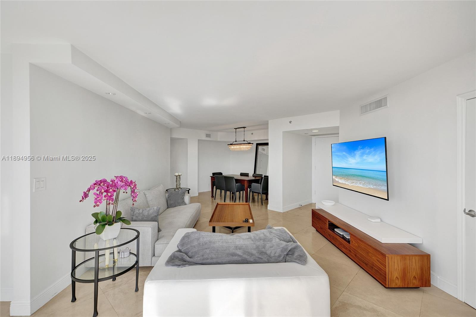 See details 1403 3 / 3 1840 sq. ft. $ 2025-10-13 0 Photo