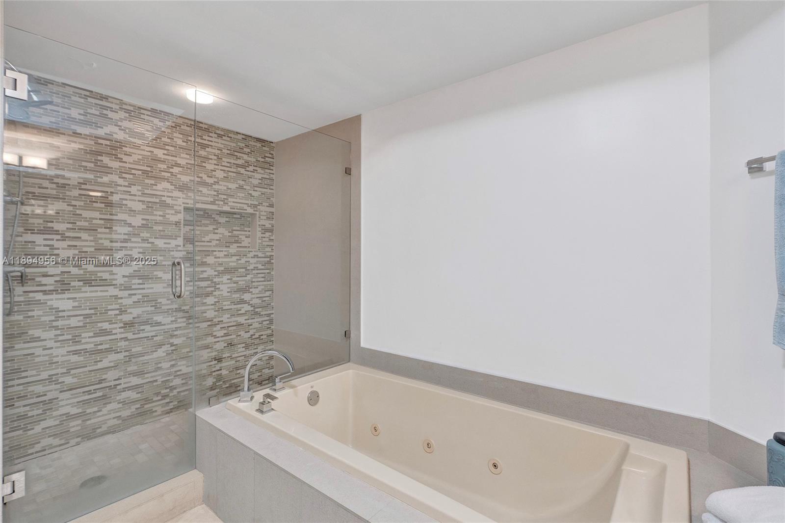 See details 1403 3 / 3 1840 sq. ft. $ 2025-10-13 0 Photo