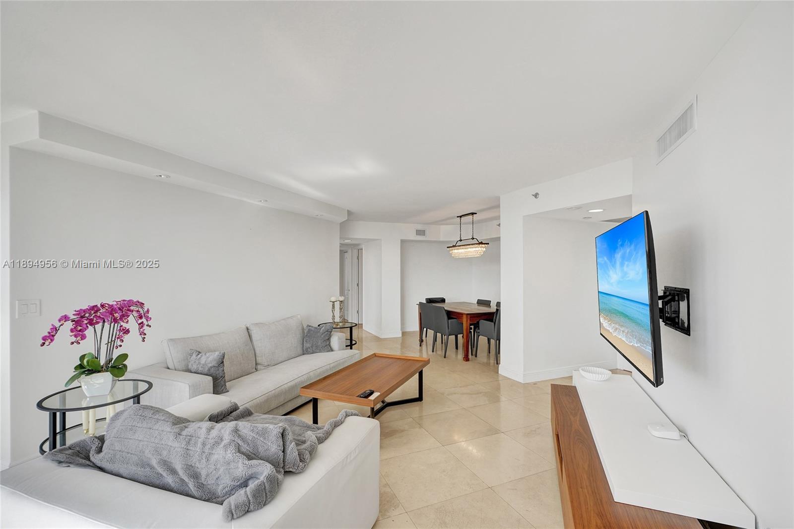 See details 1403 3 / 3 1840 sq. ft. $ 2025-10-13 0 Photo