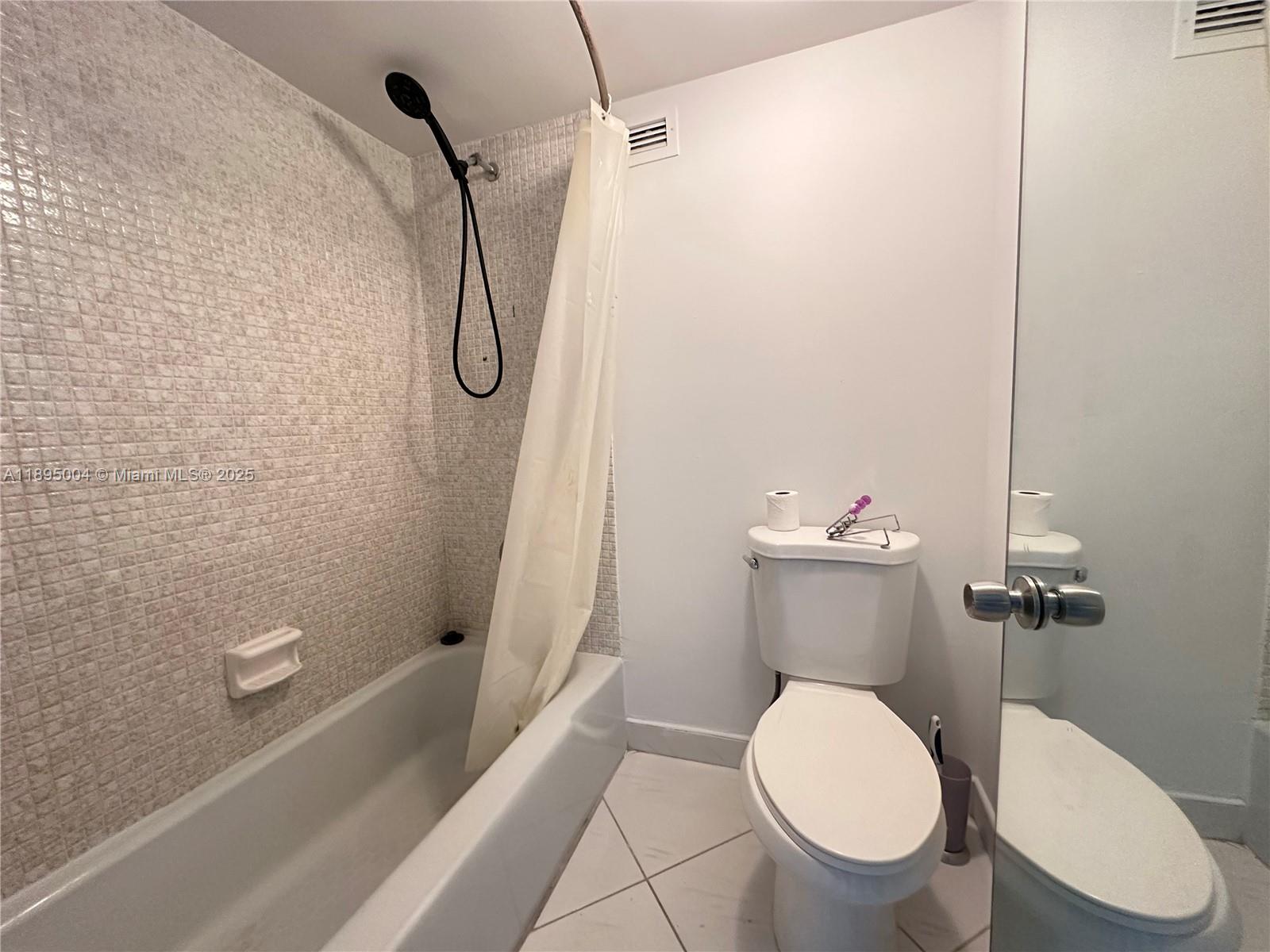 Photo of 3800 OCEAN DR  #1612A, Hollywood, Florida, 33019 - 