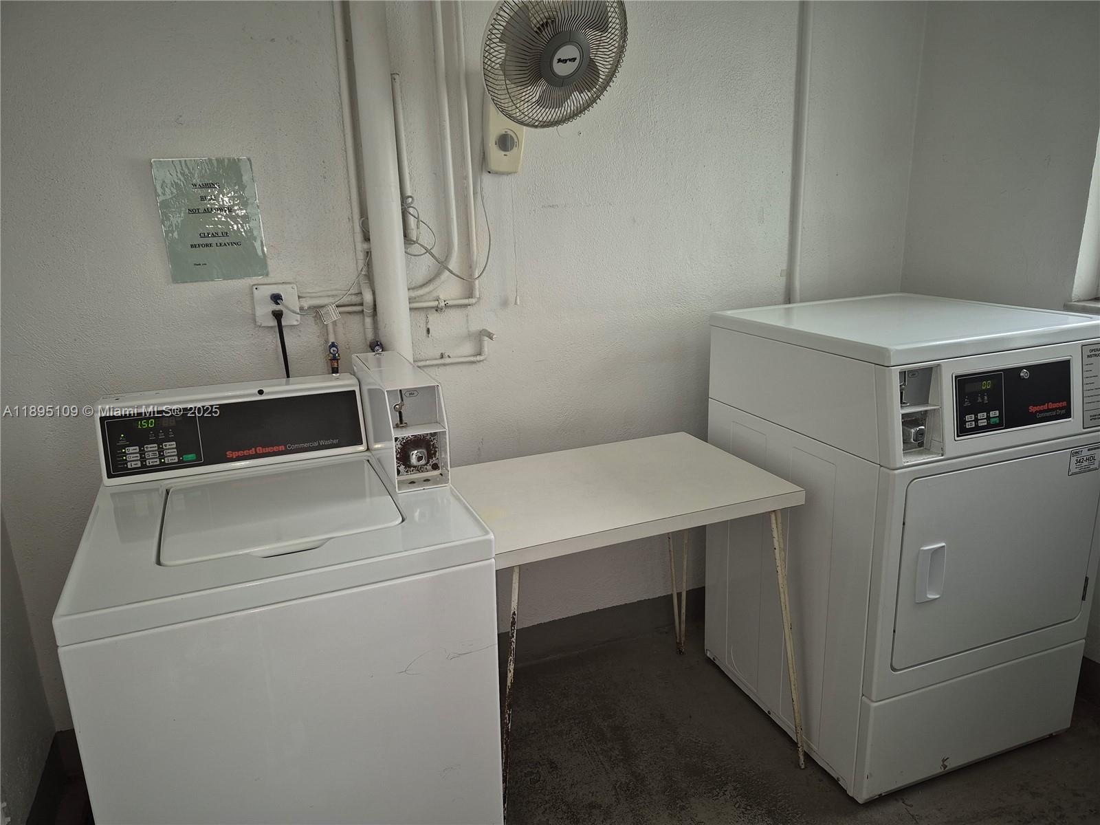 302 2 / 2 899 sq. ft. $ 2025-10-13 0 Photo