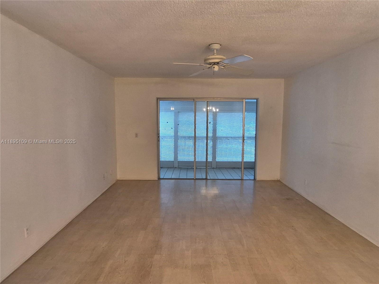 302 2 / 2 899 sq. ft. $ 2025-10-13 0 Photo