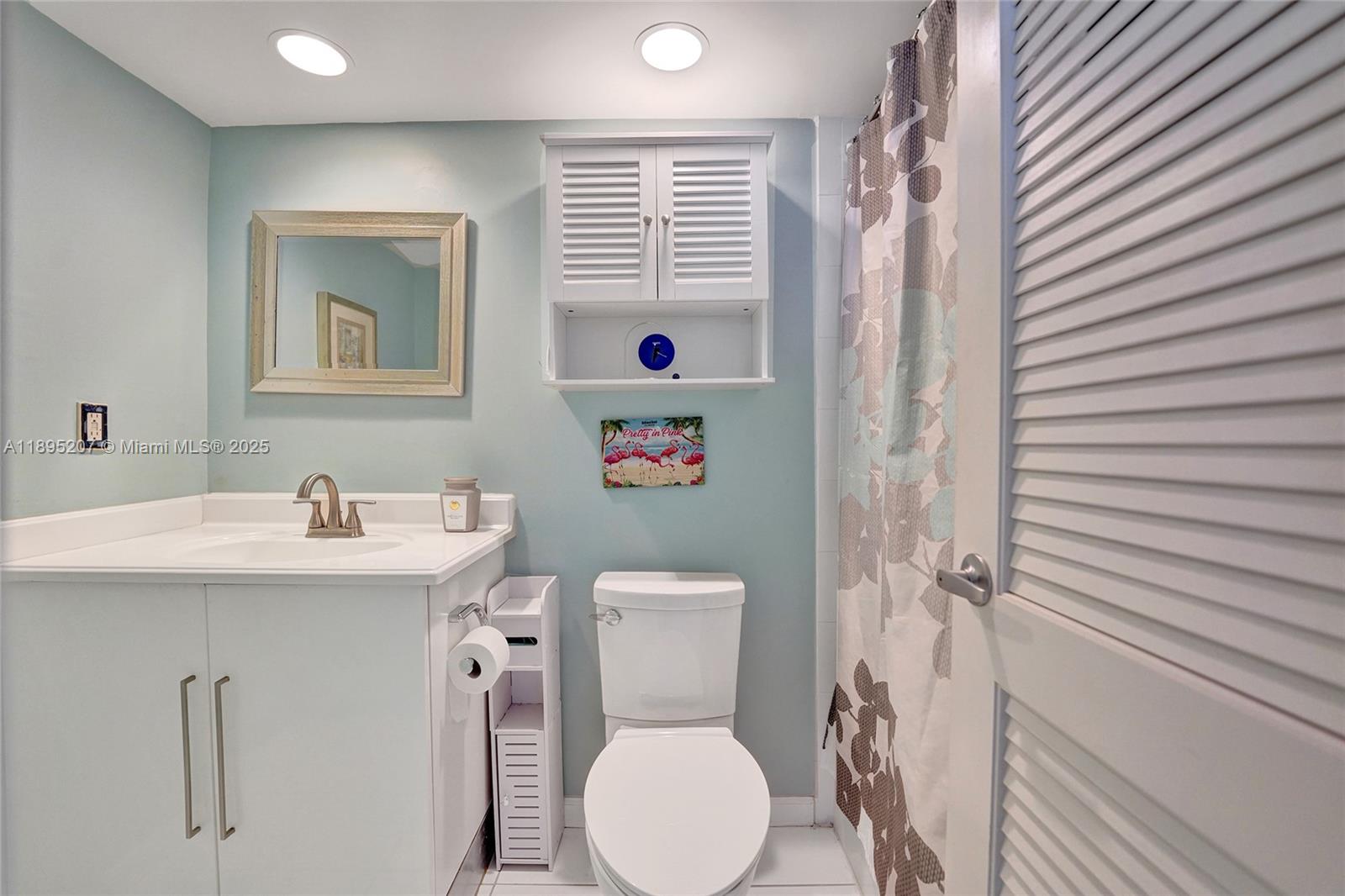 Photo of 3000 Ocean Dr  #1106, Hollywood, Florida, 33019 - Primary Bathroom