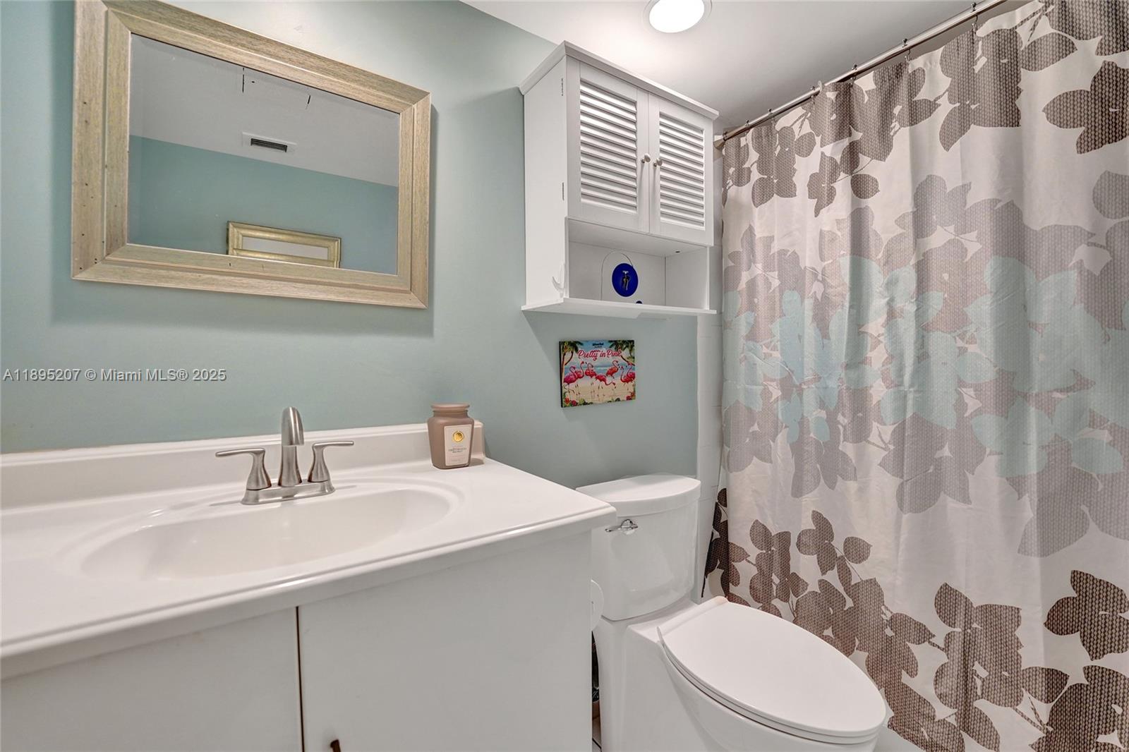 Photo of 3000 Ocean Dr  #1106, Hollywood, Florida, 33019 - Primary Bathroom