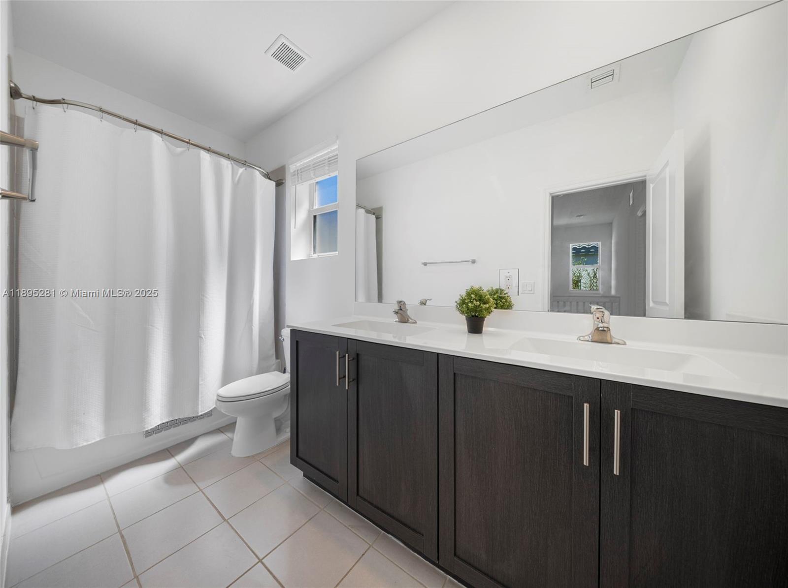 See details 1411 3 / 2 2024 sq. ft. $ 2026-02-20 0 Photo