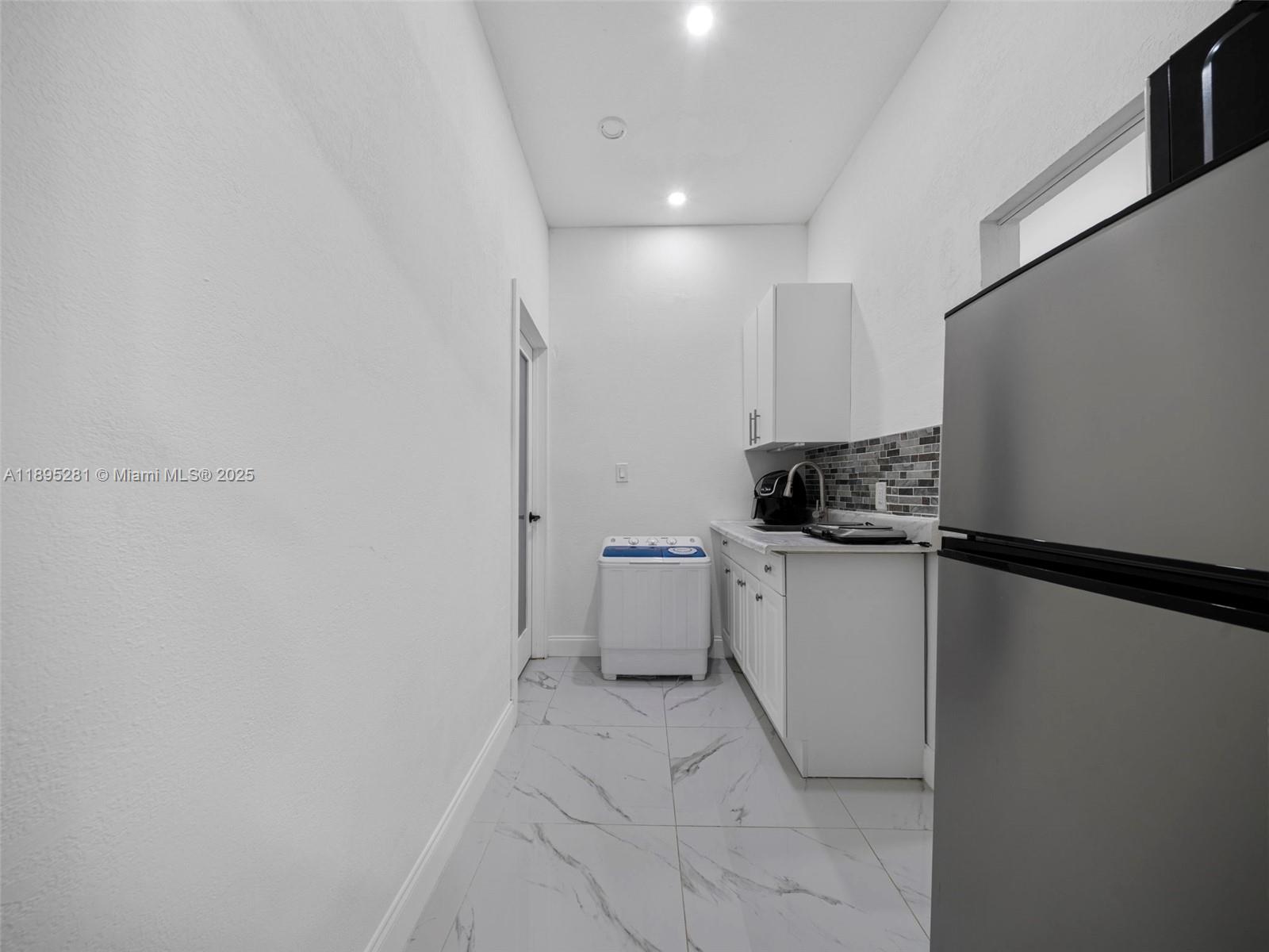 See details 1411 3 / 2 2024 sq. ft. $ 2026-02-20 0 Photo