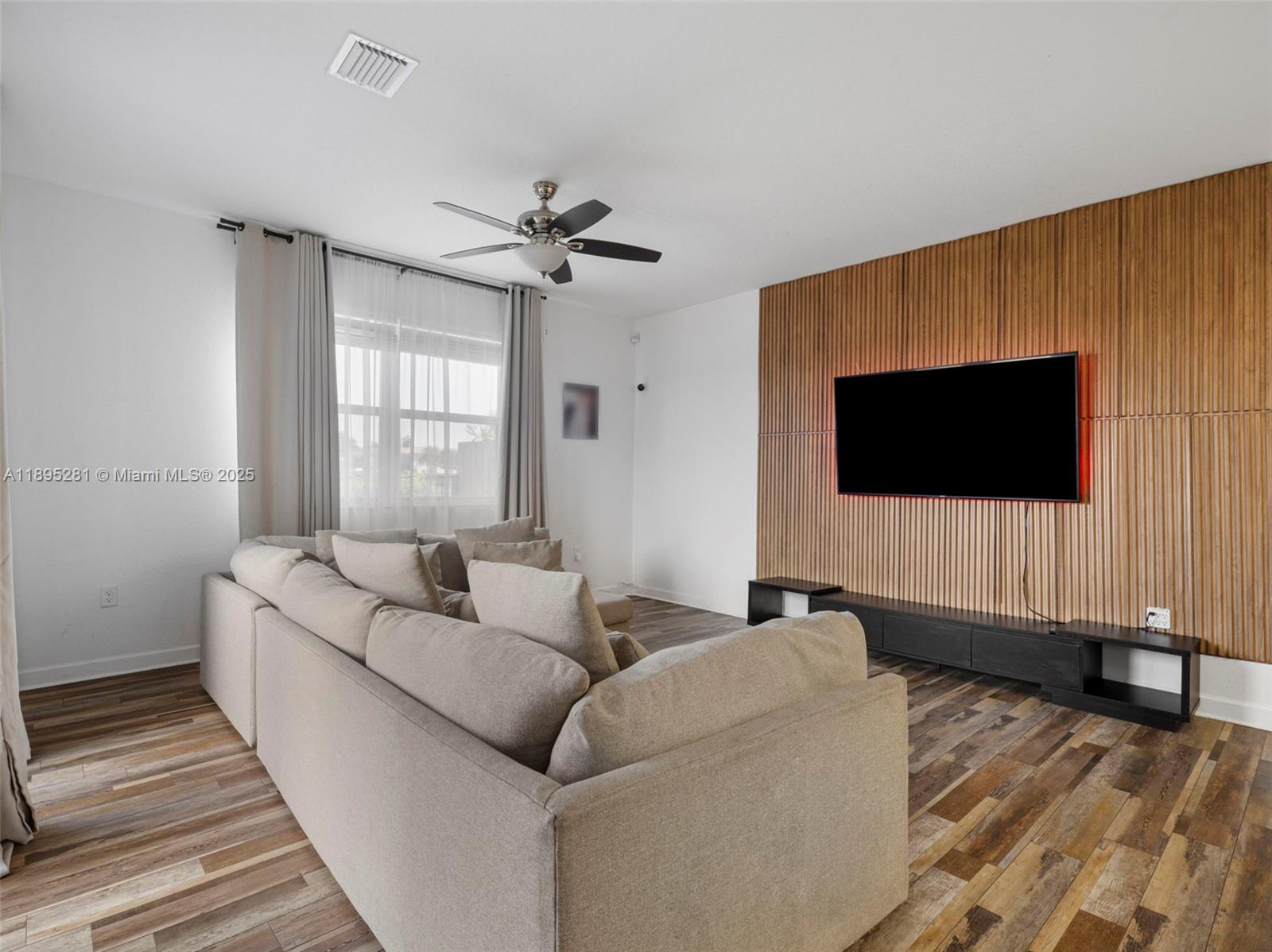 See details 1411 3 / 2 2024 sq. ft. $ 2026-02-20 0 Photo