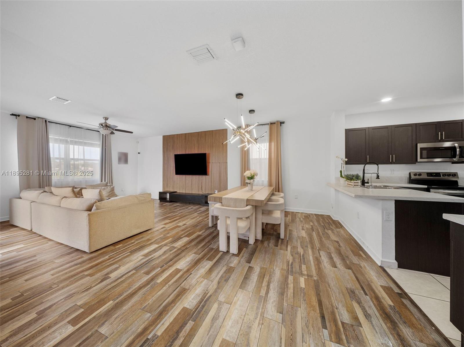 See details 1411 3 / 2 2024 sq. ft. $ 2026-02-20 0 Photo