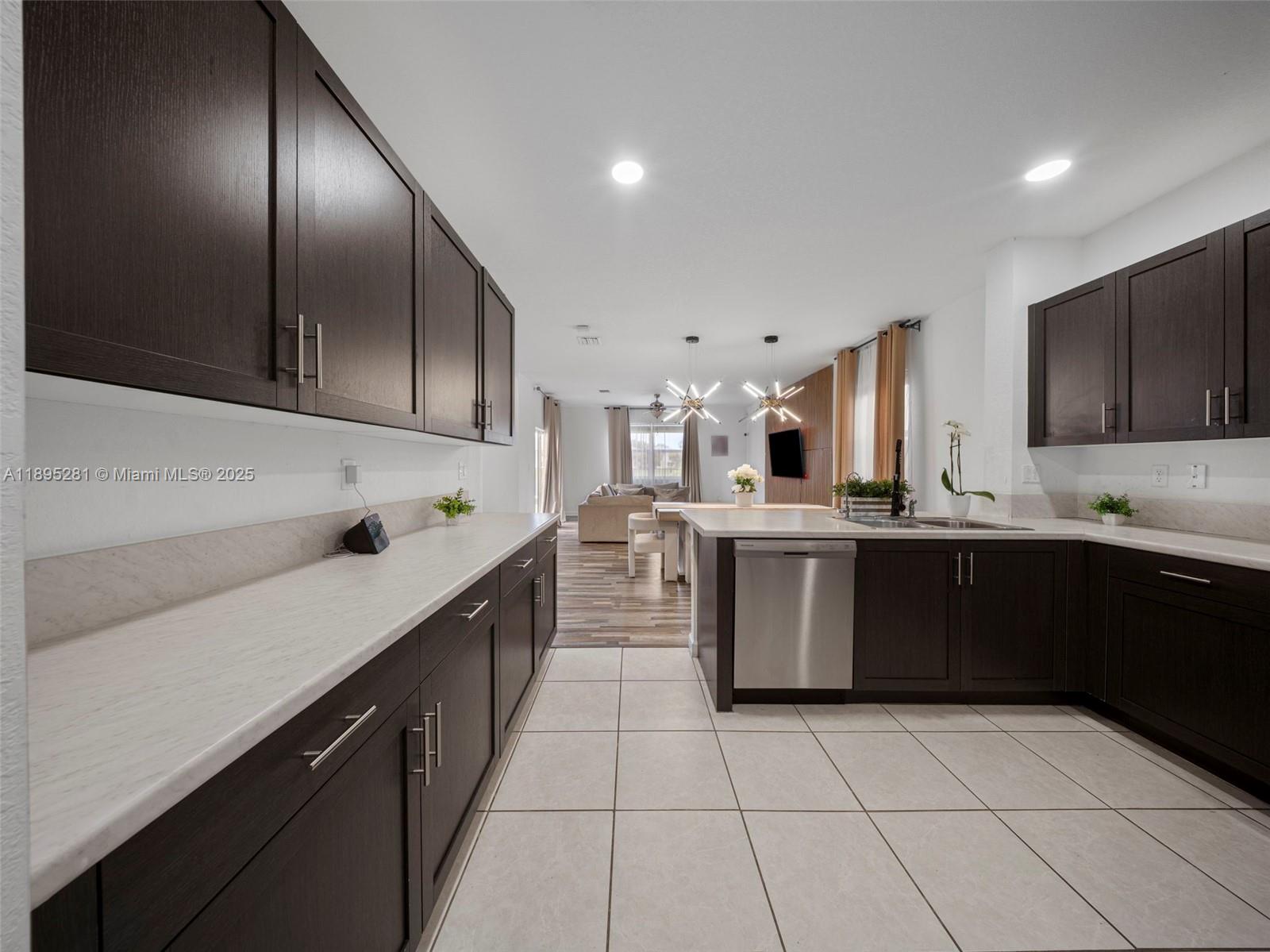 See details 1411 3 / 2 2024 sq. ft. $ 2026-02-20 0 Photo