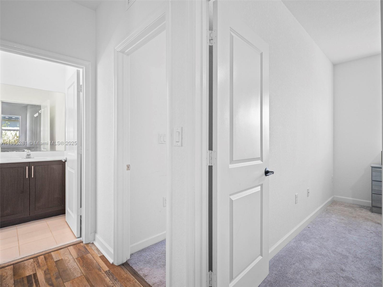 See details 1411 3 / 2 2024 sq. ft. $ 2026-02-20 0 Photo