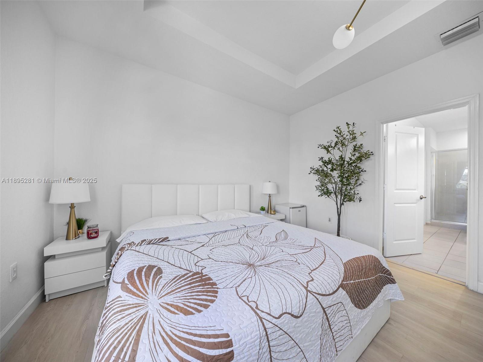 See details 1411 3 / 2 2024 sq. ft. $ 2026-02-20 0 Photo