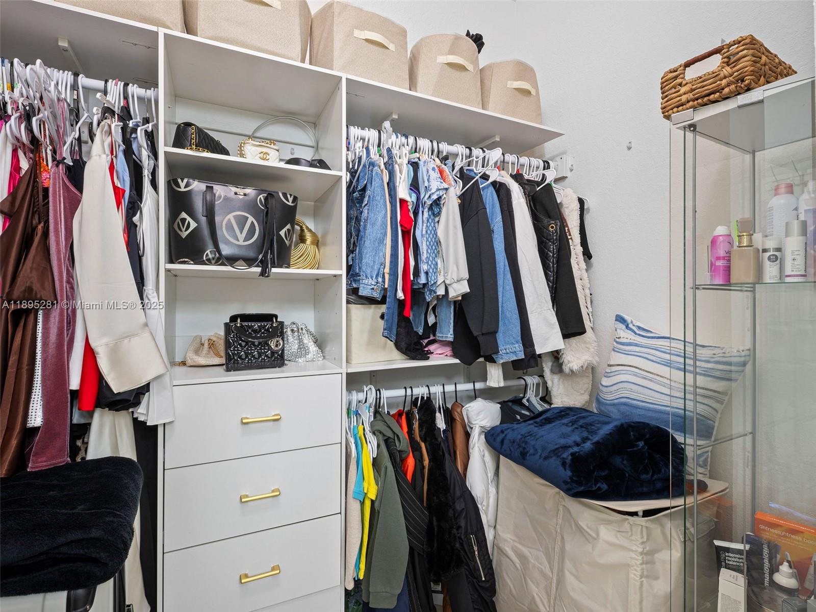 See details 1411 3 / 2 2024 sq. ft. $ 2026-02-20 0 Photo