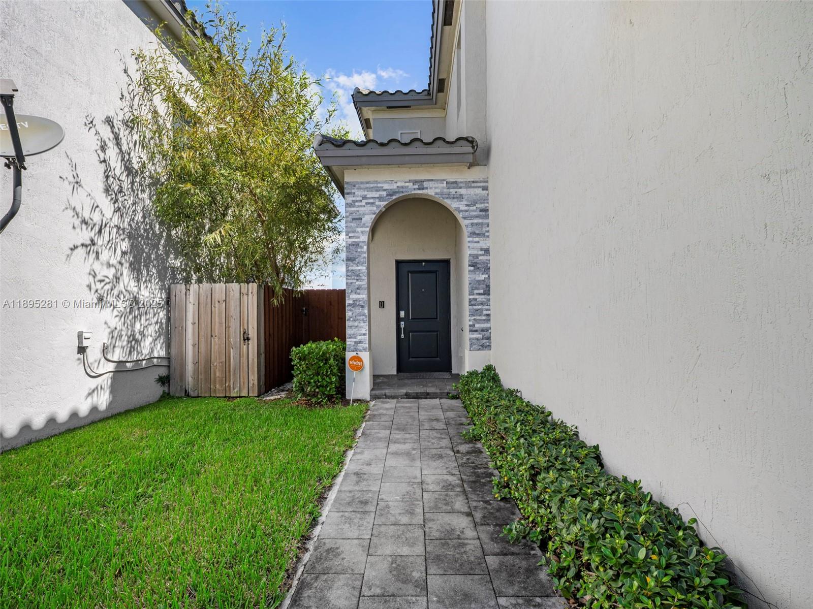 See details 1411 3 / 2 2024 sq. ft. $ 2026-02-20 0 Photo