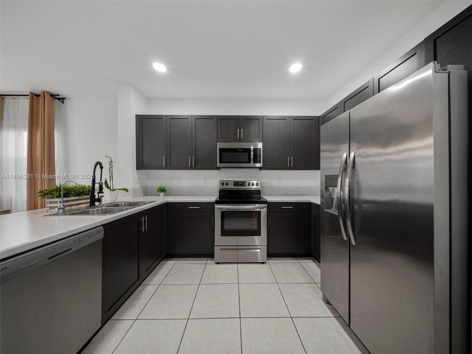 See details 1411 3 / 2 2024 sq. ft. $ 2026-02-20 0 Photo