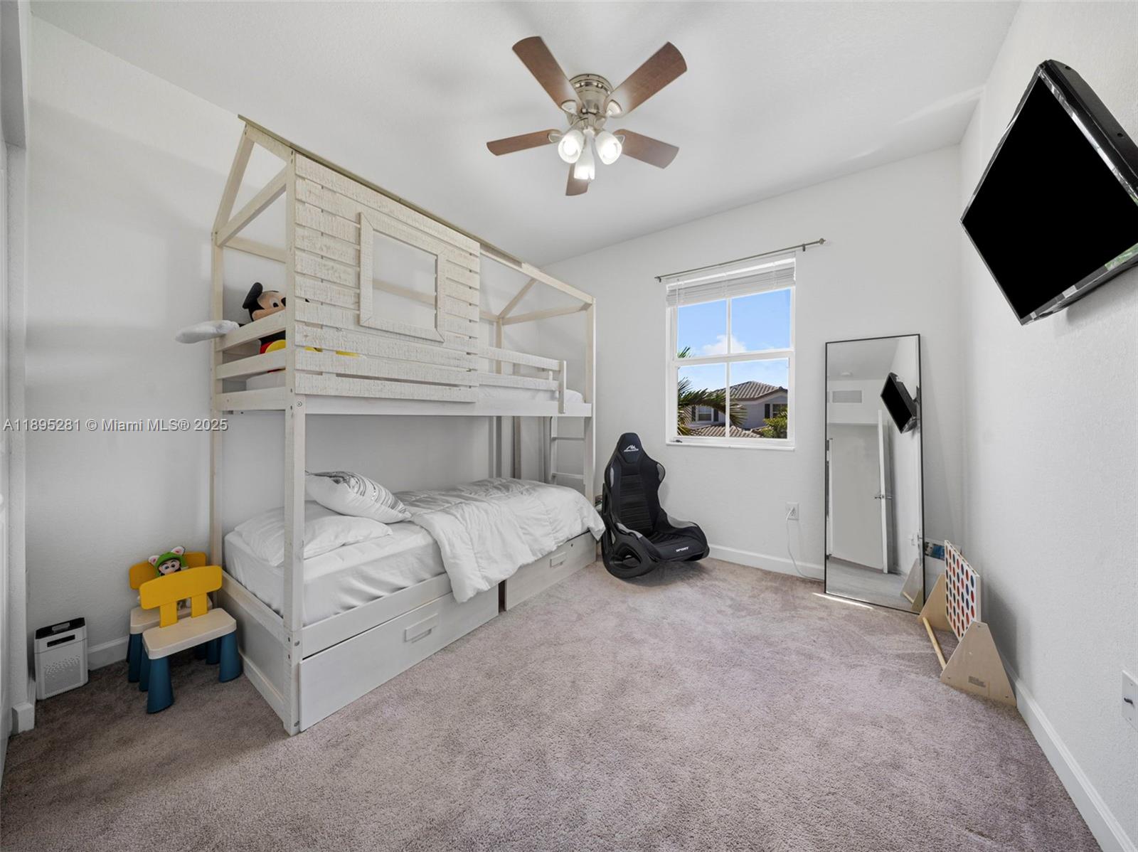 See details 1411 3 / 2 2024 sq. ft. $ 2026-02-20 0 Photo