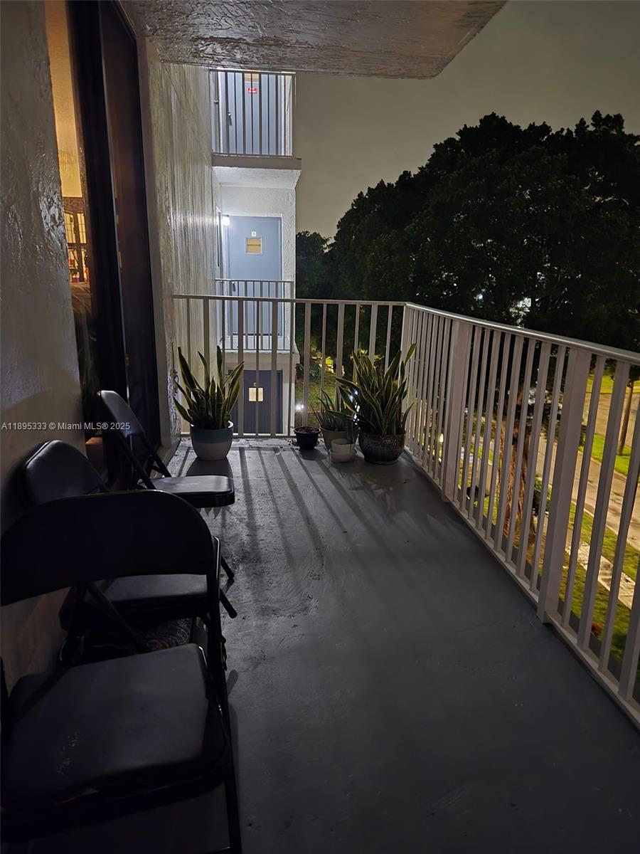 See details 501 2 / 2 1150 sq. ft. $ 2025-10-13 0 Photo