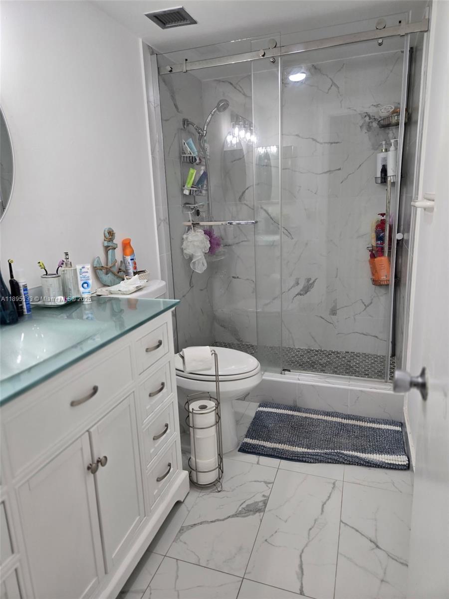 See details 501 2 / 2 1150 sq. ft. $ 2025-10-13 0 Photo
