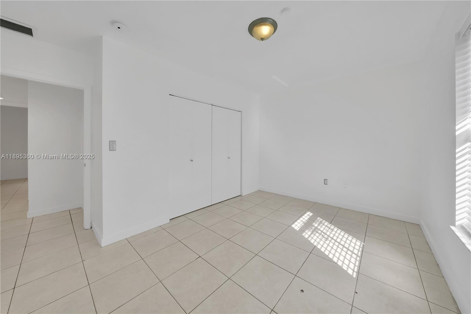   /  2100 sq. ft. $ 2025-10-13 0 Photo