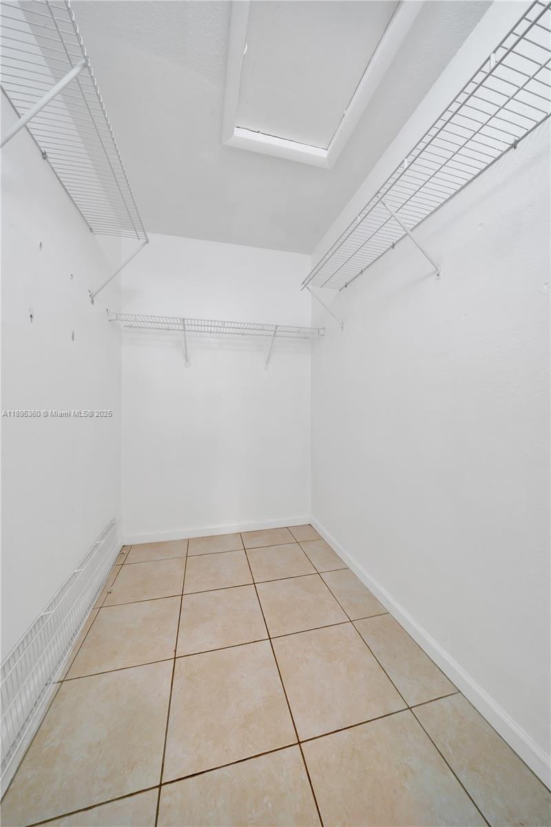   /  2100 sq. ft. $ 2025-10-13 0 Photo