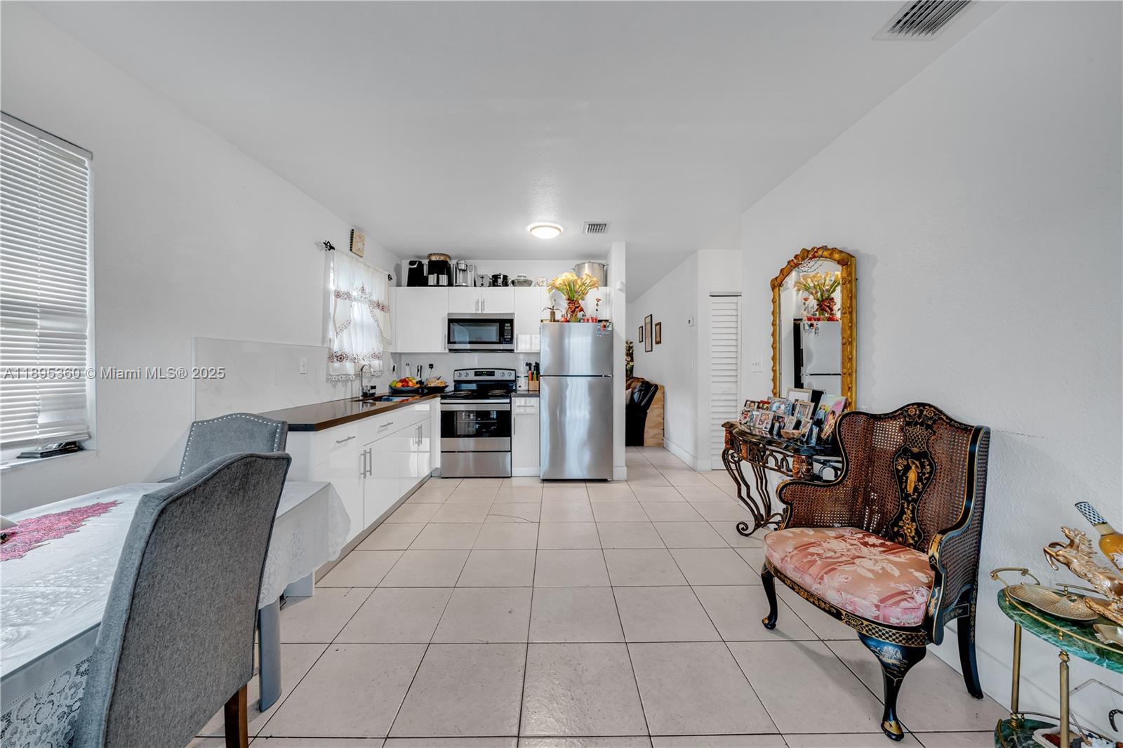   /  2100 sq. ft. $ 2025-10-13 0 Photo