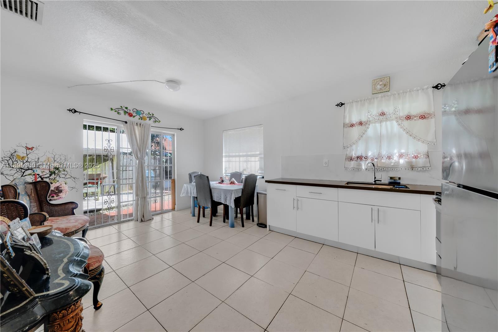   /  2100 sq. ft. $ 2025-10-13 0 Photo